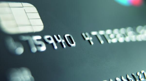 descoperitul de cont vs cardul de credit