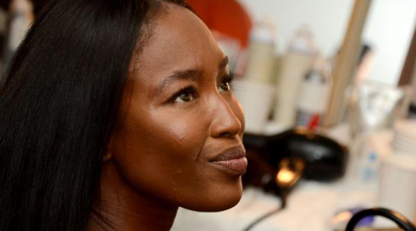 naomi campbell a fost atacata si jefuita pe o strada din paris