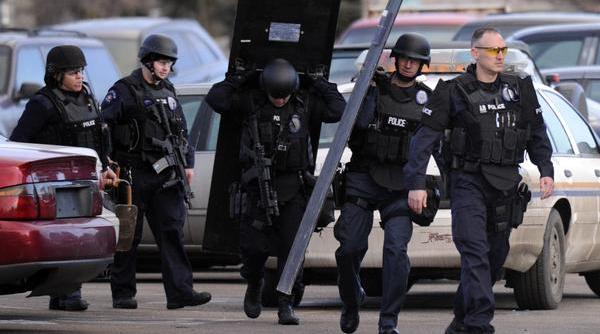 statele unite doliu ostatici sinucidere colorado aurora