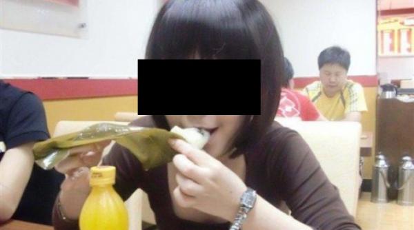 imaginile cu aceasta tanara au ajuns virale pe internet care este detaliul din chipul ei care a uluit lumea