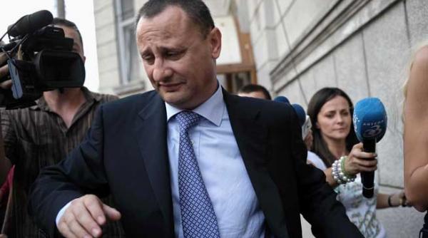 vechiul si noul doi si un sfert seful serviciului secret al internelor legat de corupti italieni