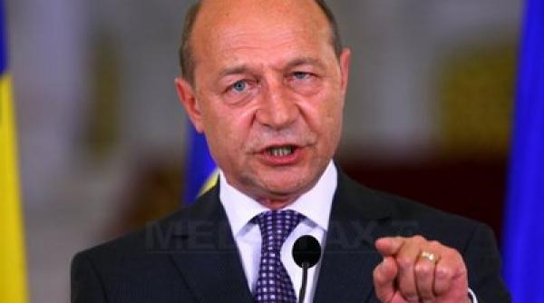 basescu il aten ioneaza pe ponta sa se mentina in limita declaratiilor decente i sa caute vinova i pentru neadoptarea deciziei privind modificarea taxelor si impozitelor locale