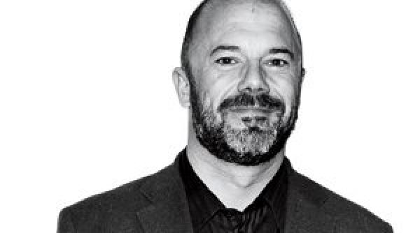 cine este bloggerul care a castigat 330 000 de intr o singura zi