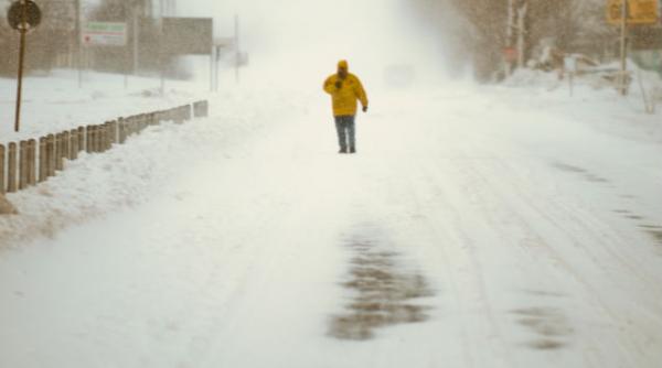 ninsoarea si viscolul au inchis 12 drumuri judetene in judetul iasi
