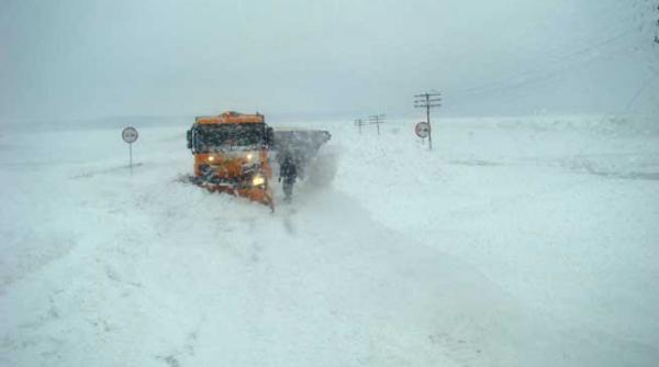 41 de persoane ce ramasesera blocate in zapada au fost salvate de politistii de frontiera vasluieni