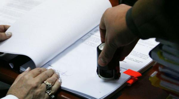 sintagma societate comerciala inlocuita cu termenul societate de la 1 februarie firmele obligate sa faca aceste modificari incepand cu 1 februarie