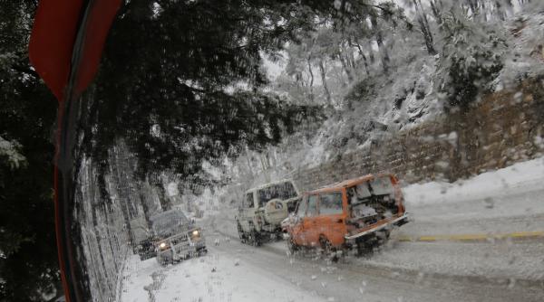 conditii meteorologice extreme in orientul mijlociu de la inundatii in zone desertice la masive caderi de zapada