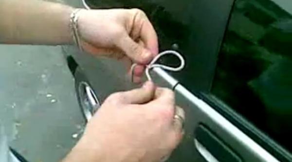 ti ai uitat cheile de la masina in autoturism siretul de la pantof te scoate din incurcatura video