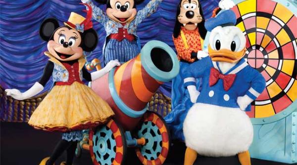 costume de poveste in mickey s magic show