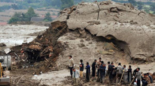 38 de oameni ucisi de o alunecare de teren in china