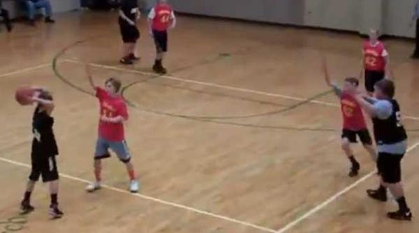 un grasut pe terenul de baschet nu e intotdeauna o catastrofa video