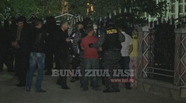 batai cu sabii si topoare intr un restaurant din iasi