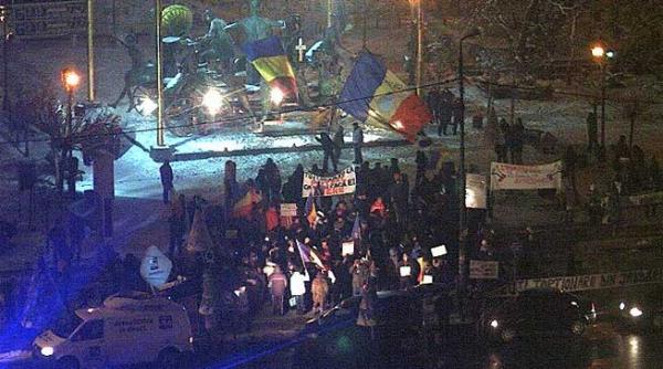 miting de protest in piata universitatii vezi imagini de pe webcamjurnalul ro