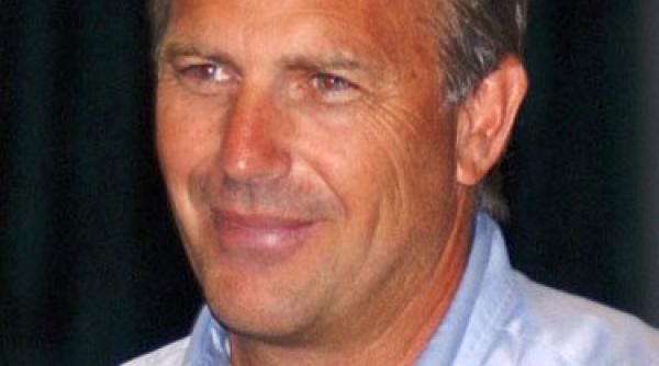 kevin costner a multumit romaniei la globurile de aur