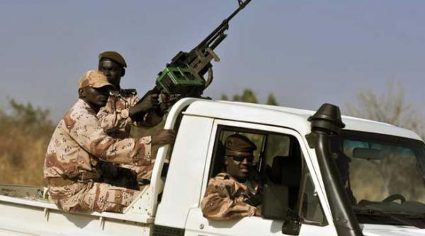 armata algeriana bombardeaza zona in care sunt tinuti ostaticii surse islamiste