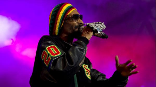 foto snoop dogg isi arata manichiura franceza pe instagram