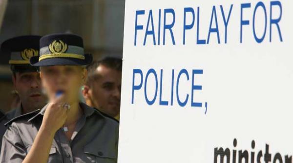 politiste menajere si pedichiuriste cu epoleti platite de ministerul de interne