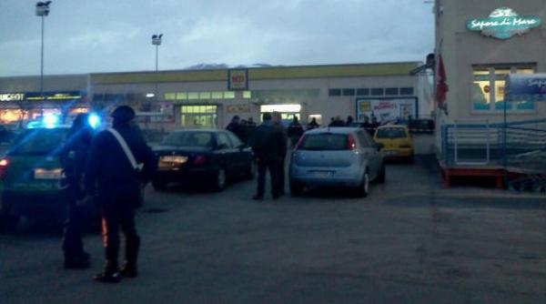 un roman si a ucis doi conationali sot si sotie intr un mall din italia