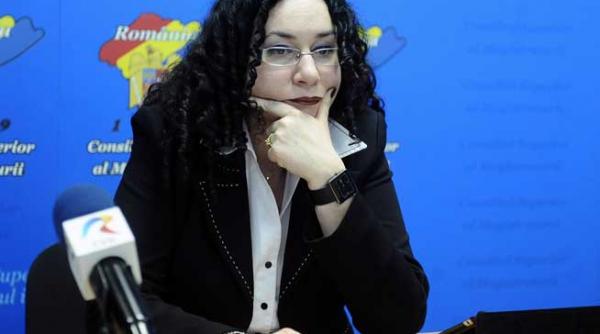 contestatarii oanei haineala haituiti de dna si ani