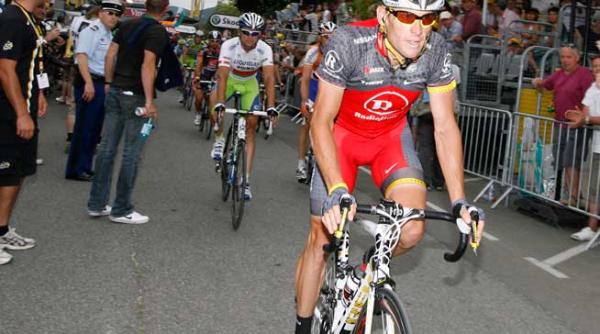 lance armstrong impinge un fotoreporter al jurnalului national video