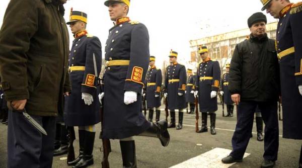 regimentul 30 garda mihai viteazul sau despre cum e sa fii militar cum sa stai ore intregi in picioare fara sa clipesti