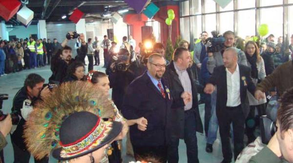 hora unirii cu piedone in piata progresul cea mai mare piata din capitala