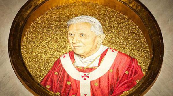 papa benedict twitter critici