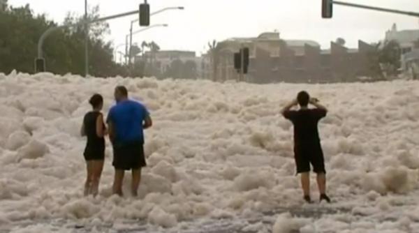 oras australian ingropat in spuma