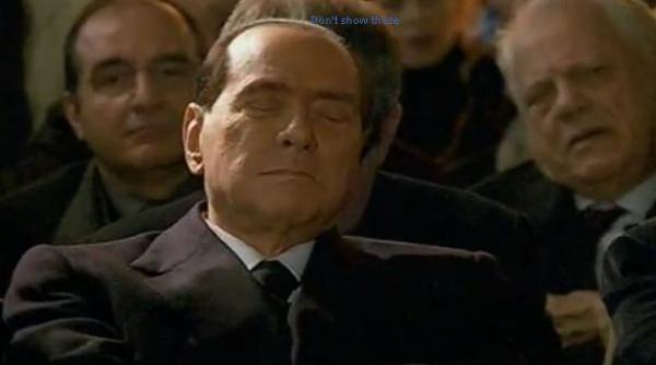 video silvio berlusconi doarme in timpul unei ceremonii pentru comemorarea victimelor holocaustului