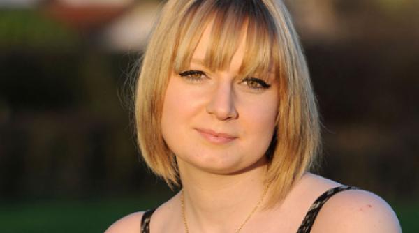 povestea fetei de pe alta planeta la 18 ani nu si aminteste primii 16 ani din viata