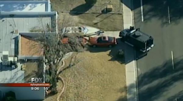 atac armat intr un imobil din arizona o persoana a murit si patru au fost ranite presupusul atacator in varsta de 70 de ani