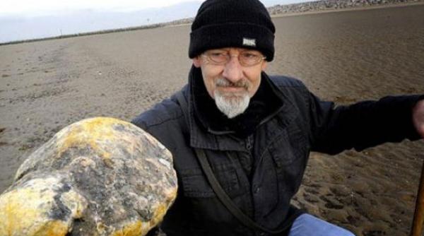 un somer britanic a dat peste o piatra care valoreaza o mica avere