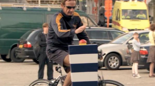 apasa butonul rosu devine show de televiziune