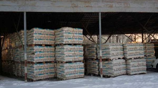 peste 160 de tone de ciment trimise ca ajutoare in judetul suceava dupa inundatiile din 2008 stau abandonate in parcarea serviciului teritorial al politiei de frontiera din radauti