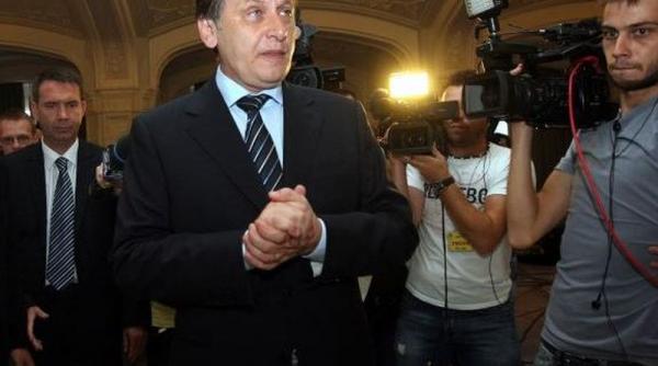 crin antonescu in pnl sunt trei persoane care fac pe victimele si care ataca in permanenta conducerea