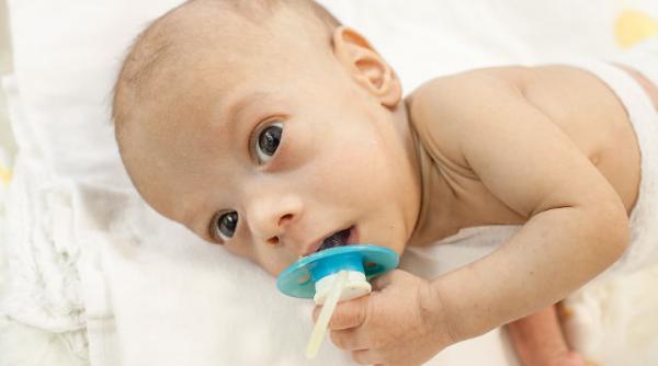 fata noua ani gravida nastere