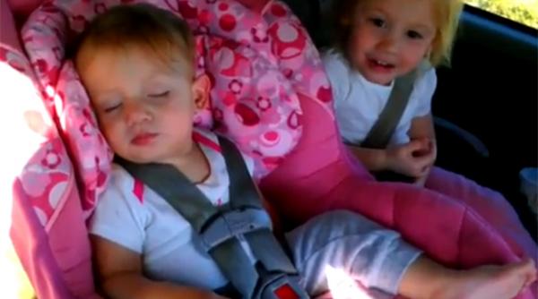 video cum reactioneaza un copilas adormit la melodia gangnam style