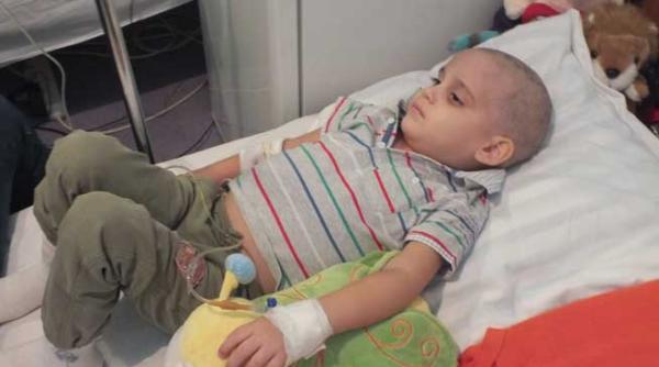 ajutati l pe gabriel baietelul are nevoie de bani pentru continuarea tratamentului la o clinica din strainatate