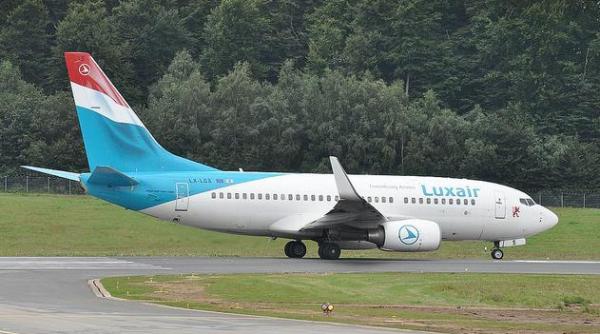 un avion boeing 737 al companiei luxair a iesit de pe pista la luxemburg