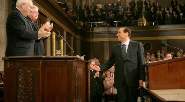 ce spune berlusconi despre faptul ca ponta l a comparat cu ceausescu