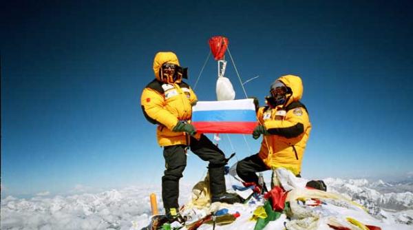 povestea unui cuceritor al everestului pavel shabalin alpinistul rus care a fortat bariera de oxigen