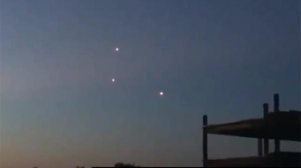 mai multe ozn uri au fost filmate in timp ce zburau deasupra orasului melbourne