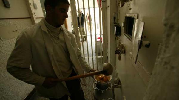 popotele din puscarii au fost inchise la ordin