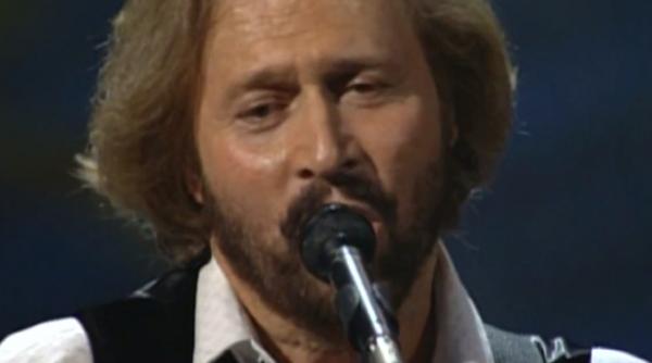 barry gibb ultimul supravietuitor al bee gees spune ca au fost la un pas de a deveni infractori