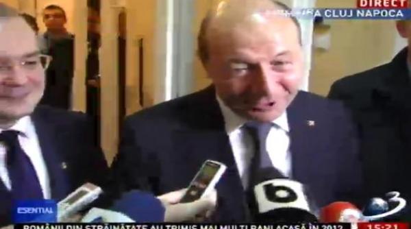 basescu il ataca pe ponta ma rog ca premierul sa cheltuiasca banii pe care i am adus daca reu e te face si el o treaba buna
