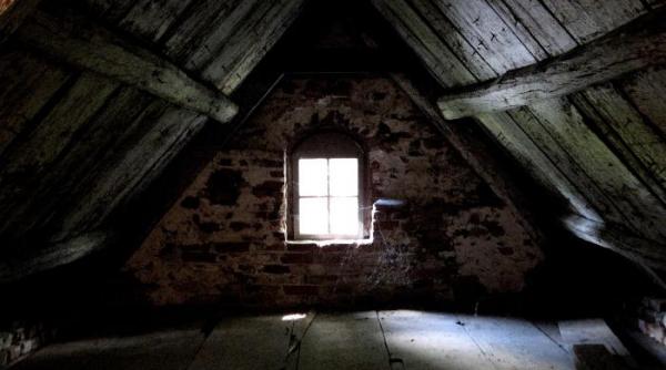 surpriza de proportii din podul casei ce a descoperit un barbat in casa mostenita de la tatal sau