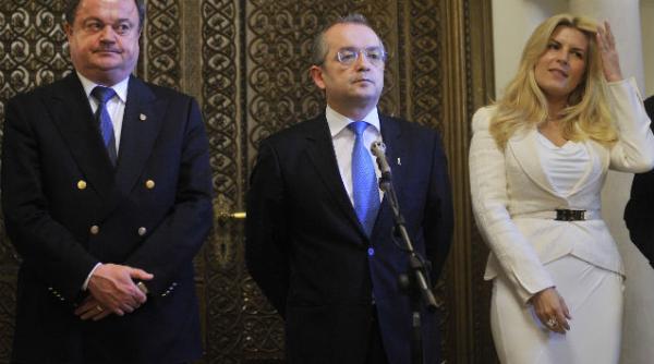 si emil boc sare la gatul lui blaga sa faca opozitie la usl nu propriului partid