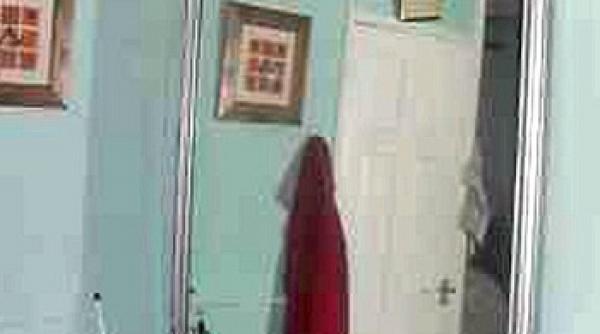 fantomele sunt printre noi doi tineri care au trecut prin clipe de groaza din cauza unei oglinzi bantuite foto