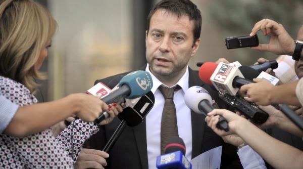 secretar de stat in ministerul transporturilor ridicat de dna valentin preda este suspectat de fapte de coruptie