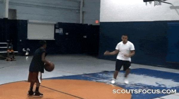 un pusti minune joaca baschet ca un profesionist